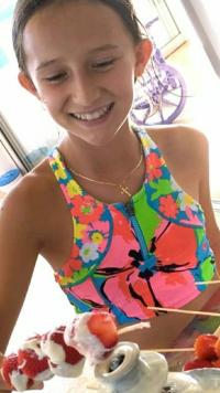 catering pinchos fresas con chocolate