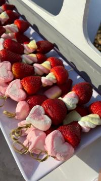 catering pinchos fresas con chocolate cartagena de indias